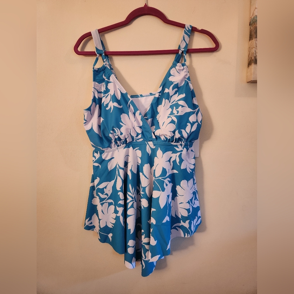 Bloomchic floral tankini top size 12 NWT